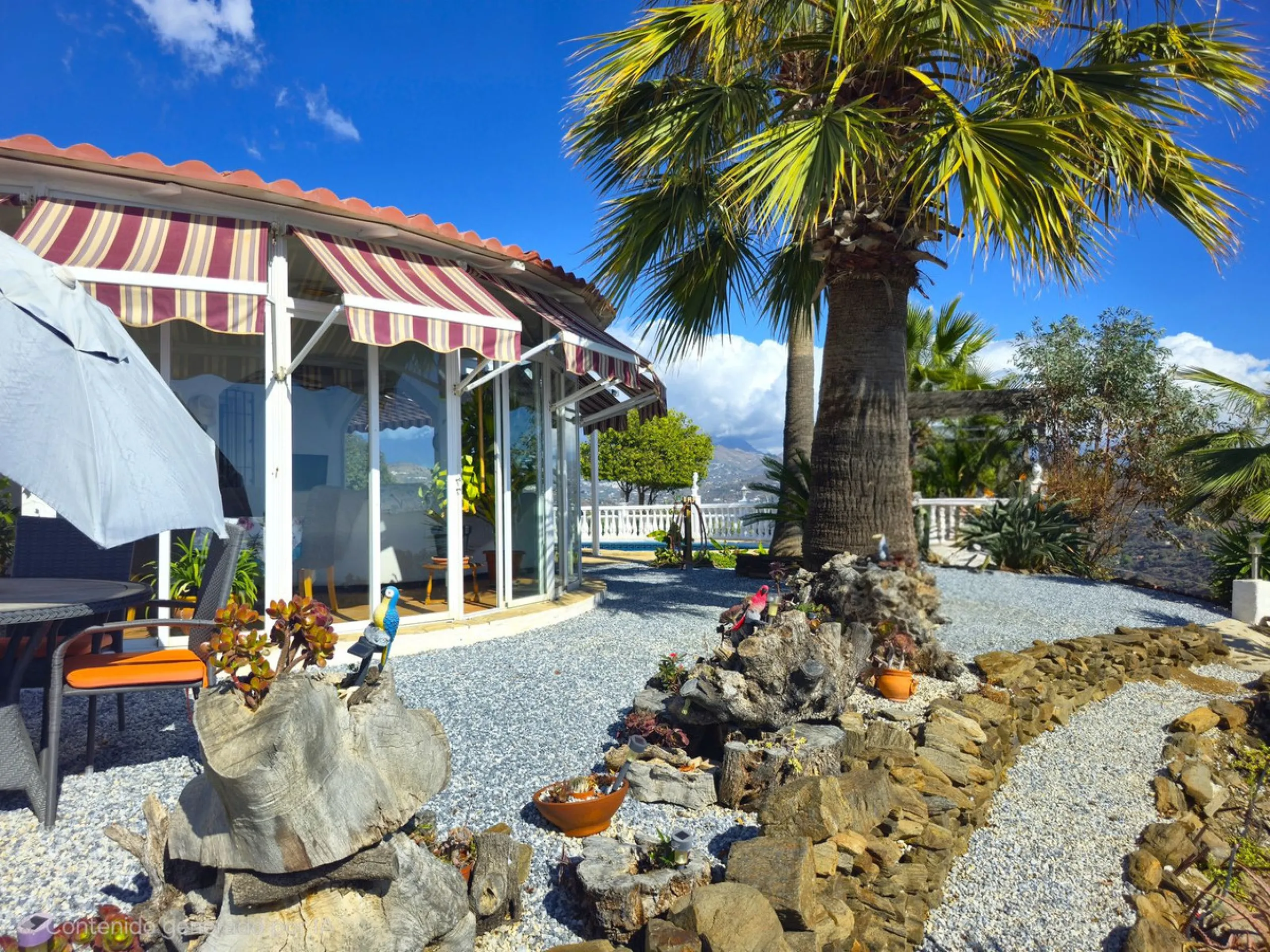 House - Detached Villa в продаже в Arenas, Málaga. В доме 3 спален и 2 ванных комнат. Площадь дома 235 м². Площадь участка 9500 м²