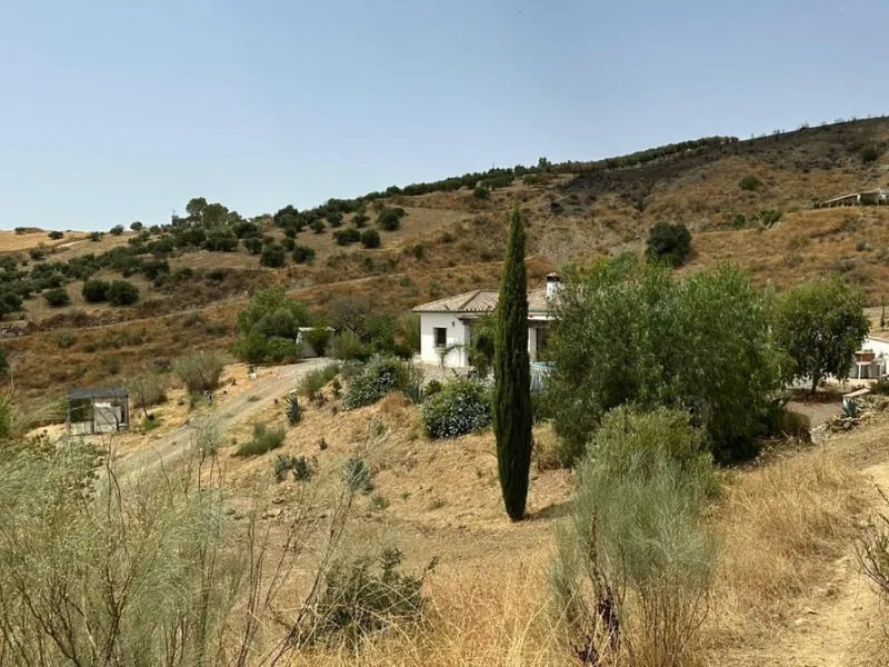 Beautiful Villa for Sale in Álora with DAFO – Perfect to Live, Invest, or Rent Out