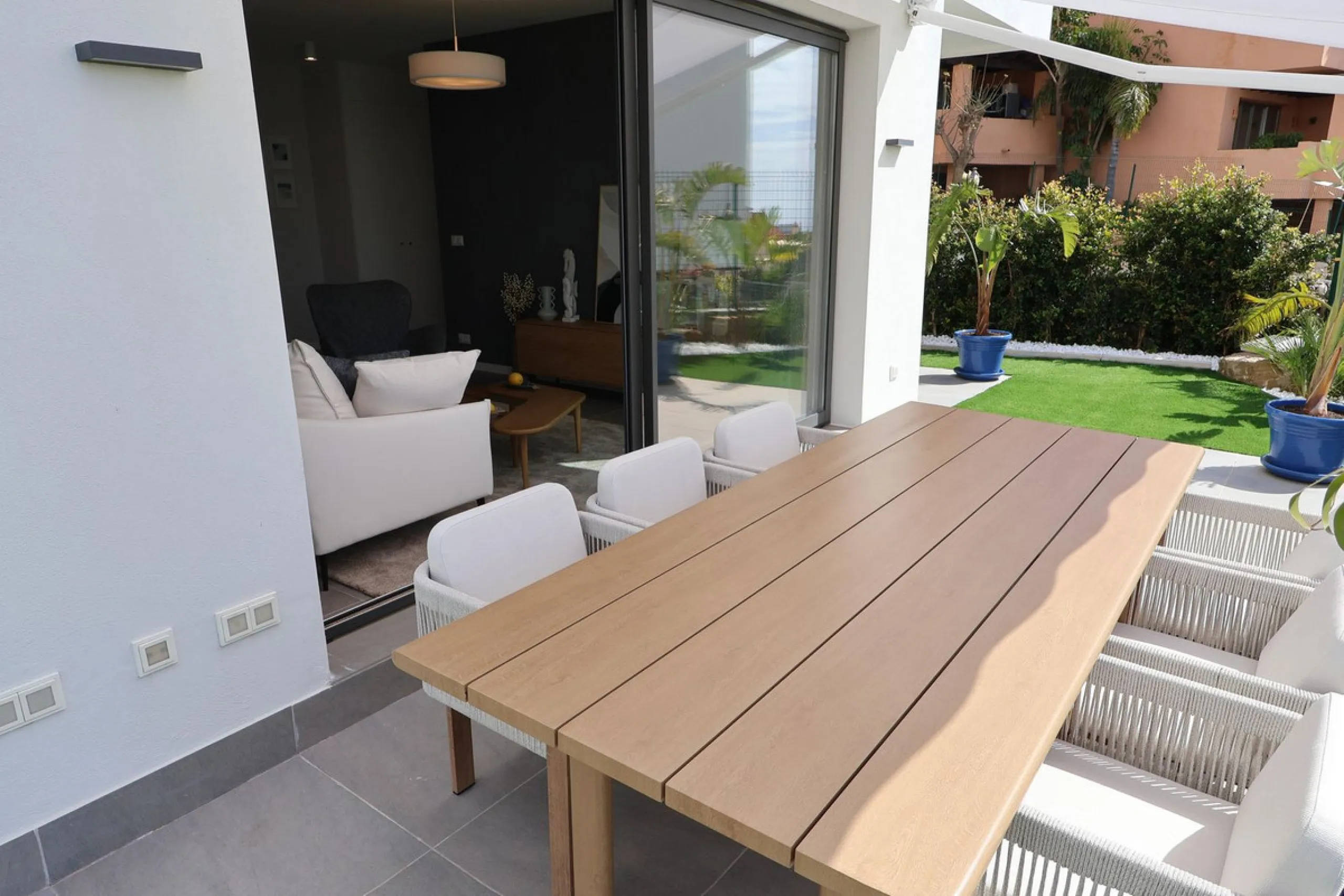 This brand new 3-bedroom, 3-bathroom semi-detached home is located within the contemporary Alya development in Riviera del Sol, Mijas, offering beautiful views of the Mediterranean and a lifestyle designed around comfort and outdoor living on the Costa de