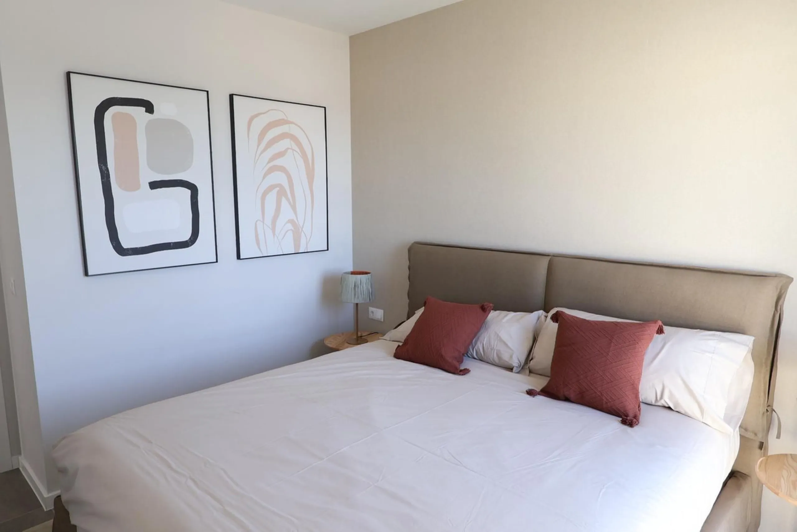 This brand new 3-bedroom, 3-bathroom semi-detached home is located within the contemporary Alya development in Riviera del Sol, Mijas, offering beautiful views of the Mediterranean and a lifestyle designed around comfort and outdoor living on the Costa de