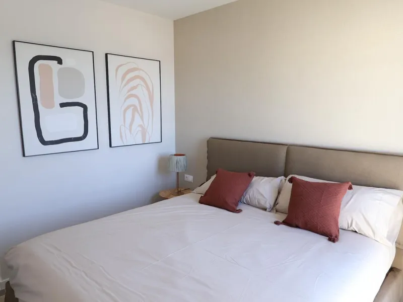 This brand new 3-bedroom, 3-bathroom semi-detached home is located within the contemporary Alya development in Riviera del Sol, Mijas, offering beautiful views of the Mediterranean and a lifestyle designed around comfort and outdoor living on the Costa de