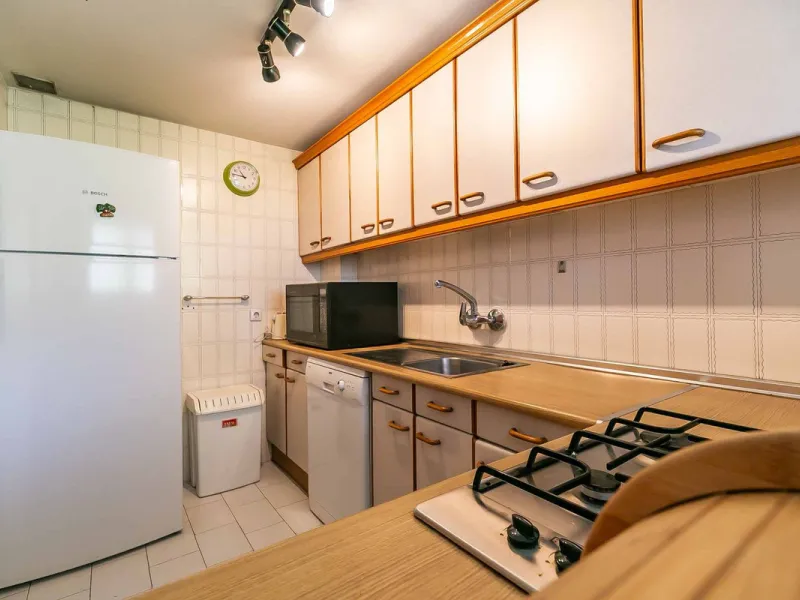 Corner duplex for sale in the prestigious Puebla Lucía urbanisation, located in the heart of Fuengirola. With an unbeatable location, this exclusive community stands out for its tranquillity, Andalusian charm, and proximity to all services.