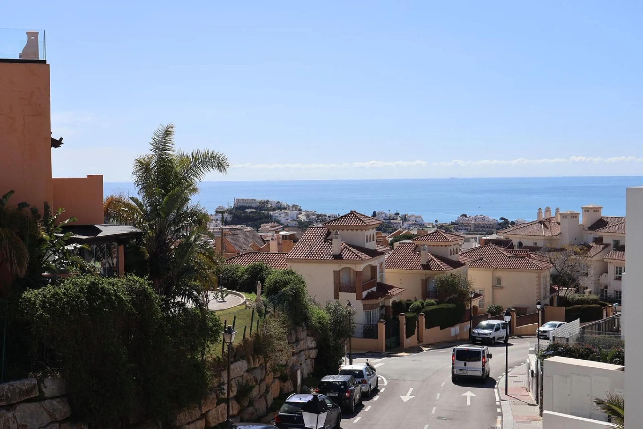 This brand new 3-bedroom, 3-bathroom semi-detached home is located within the contemporary Alya development in Riviera del Sol, Mijas, offering beautiful views of the Mediterranean and a lifestyle designed around comfort and outdoor living on the Costa de