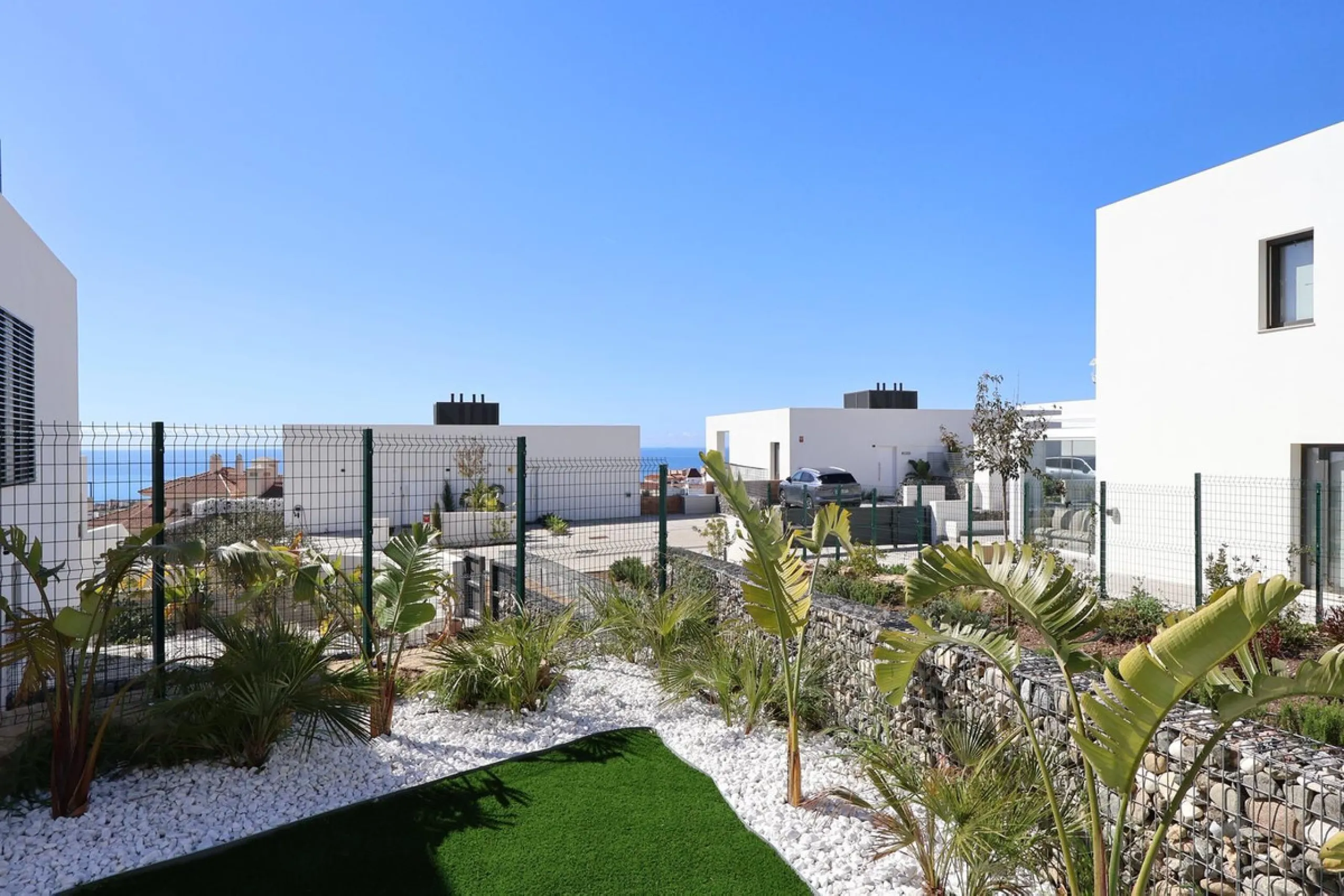 This brand new 3-bedroom, 3-bathroom semi-detached home is located within the contemporary Alya development in Riviera del Sol, Mijas, offering beautiful views of the Mediterranean and a lifestyle designed around comfort and outdoor living on the Costa de