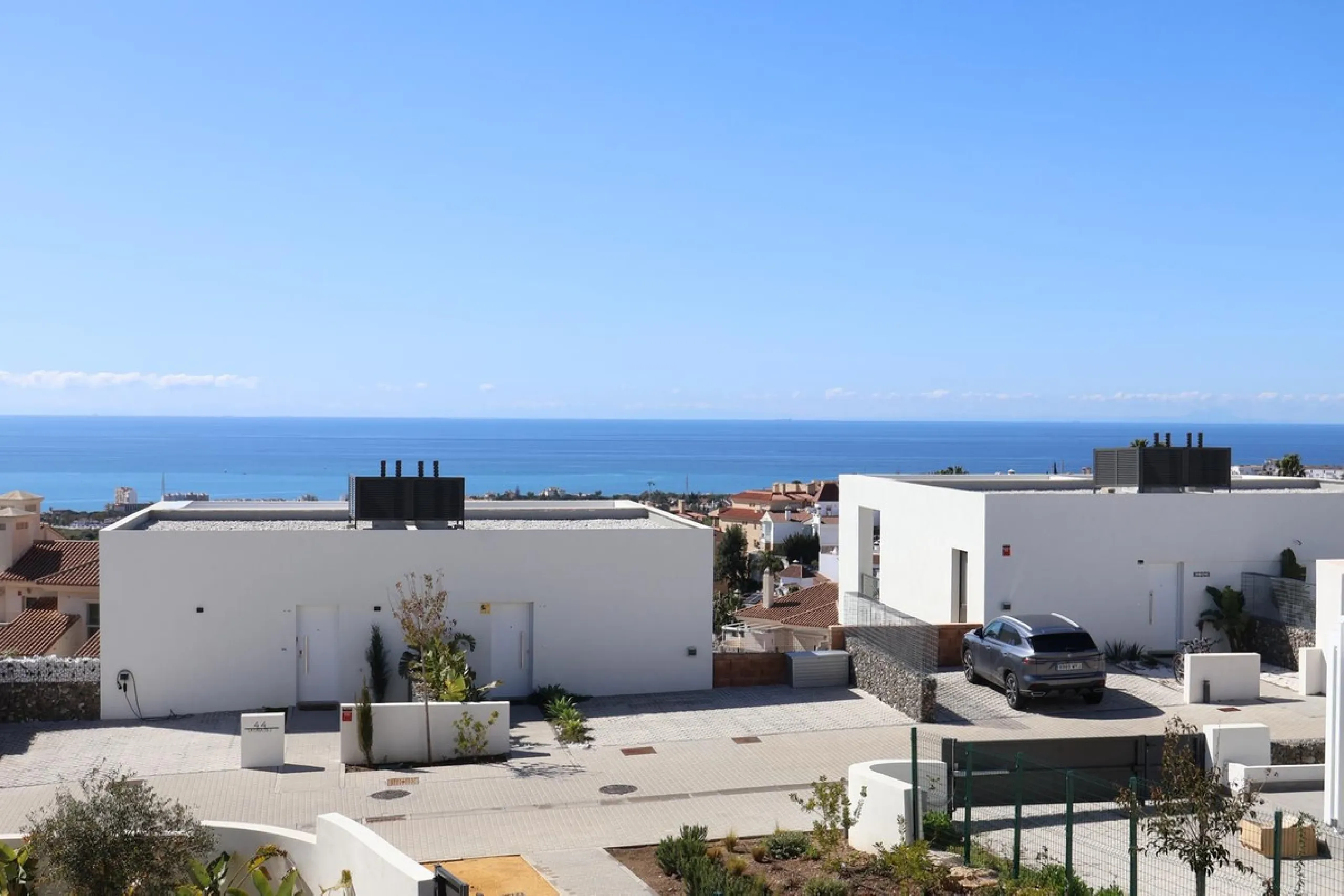 This brand new 3-bedroom, 3-bathroom semi-detached home is located within the contemporary Alya development in Riviera del Sol, Mijas, offering beautiful views of the Mediterranean and a lifestyle designed around comfort and outdoor living on the Costa de