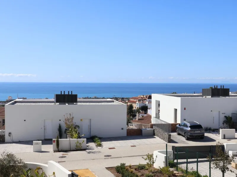 This brand new 3-bedroom, 3-bathroom semi-detached home is located within the contemporary Alya development in Riviera del Sol, Mijas, offering beautiful views of the Mediterranean and a lifestyle designed around comfort and outdoor living on the Costa de