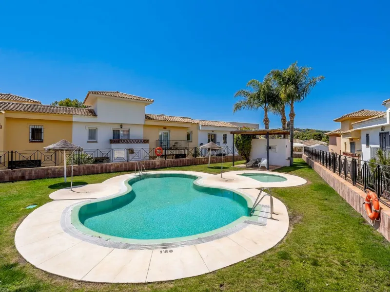 House - Townhouse в продаже в Alhaurín el Grande, Málaga. В доме 2 спален и 2 ванных комнат. Площадь дома 129 м²