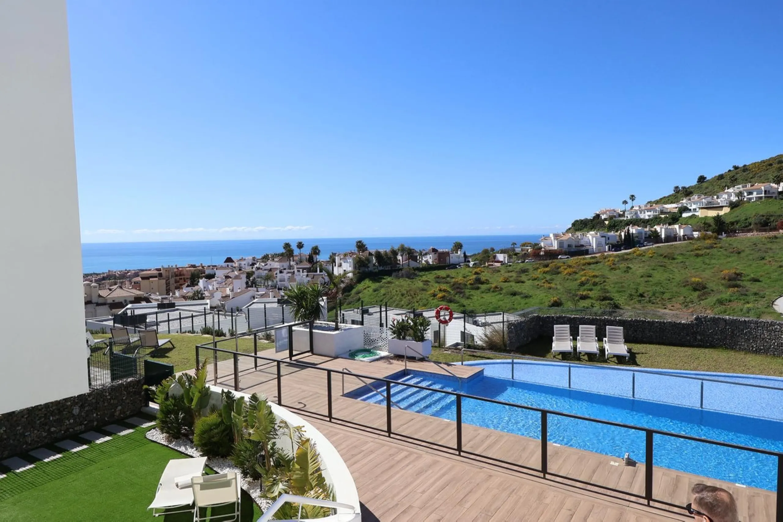 This brand new 3-bedroom, 3-bathroom semi-detached home is located within the contemporary Alya development in Riviera del Sol, Mijas, offering beautiful views of the Mediterranean and a lifestyle designed around comfort and outdoor living on the Costa de