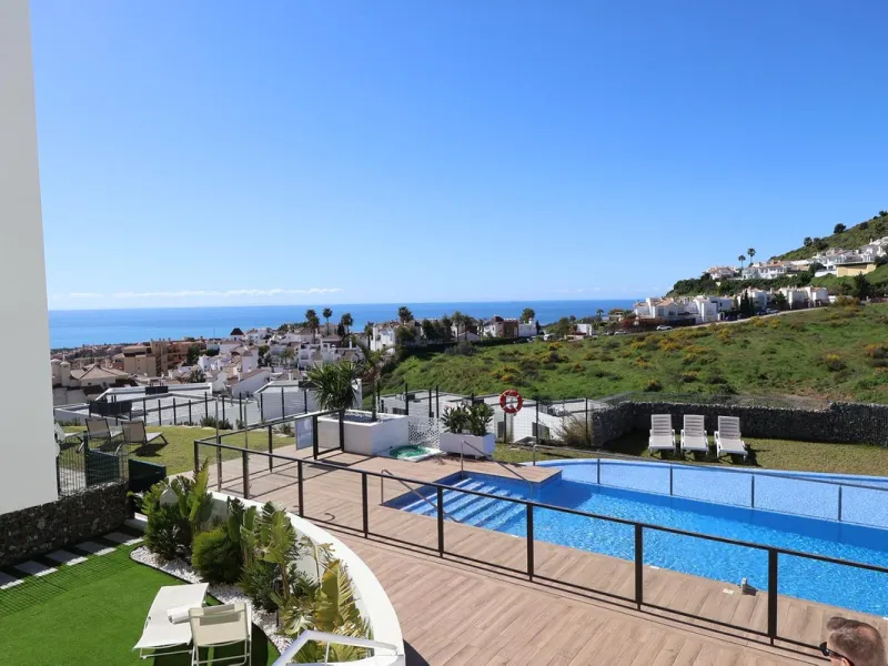 This brand new 3-bedroom, 3-bathroom semi-detached home is located within the contemporary Alya development in Riviera del Sol, Mijas, offering beautiful views of the Mediterranean and a lifestyle designed around comfort and outdoor living on the Costa de