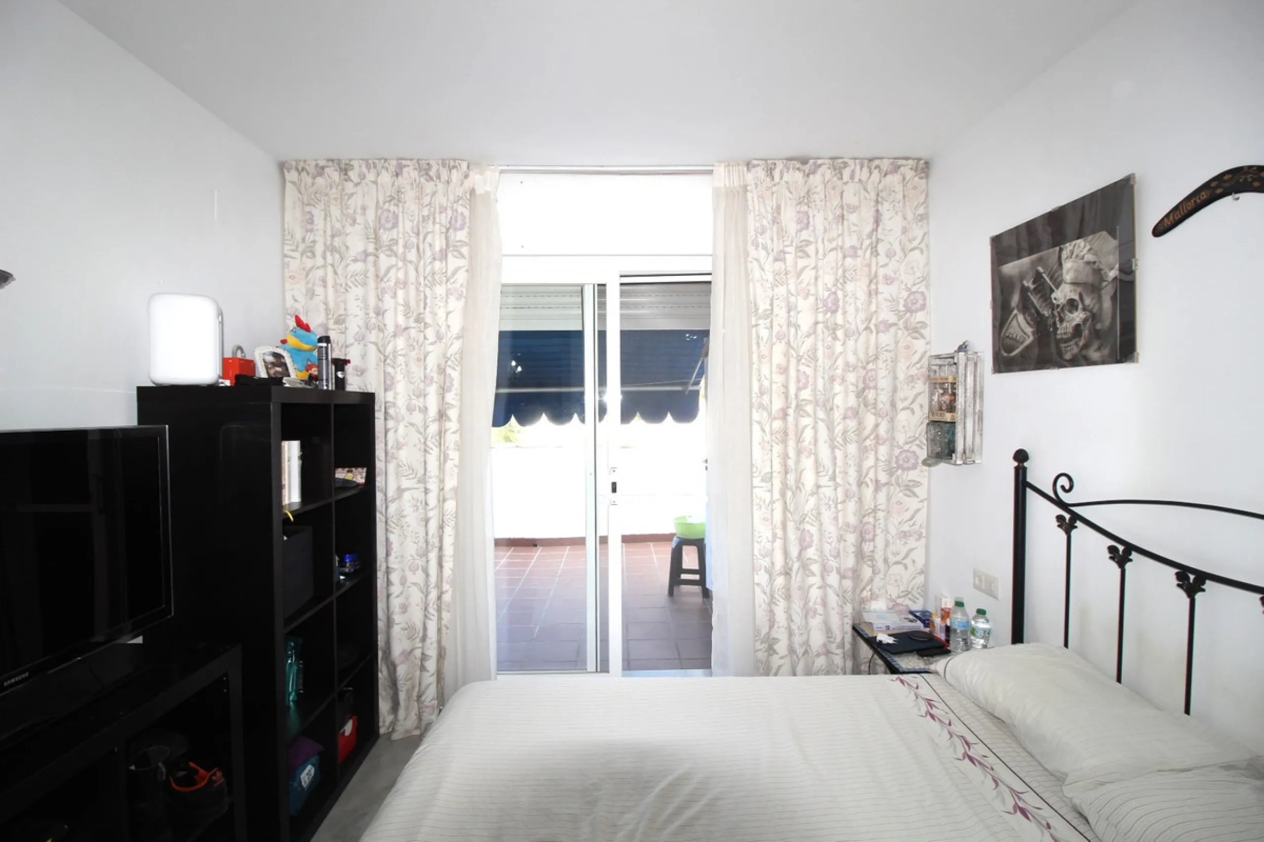 Excellent Townhouse in consolidated residential area and with a perfect location for quick access to Estepona or San Pedro De Alcántara, near Schools and also with all commercial services very close.
