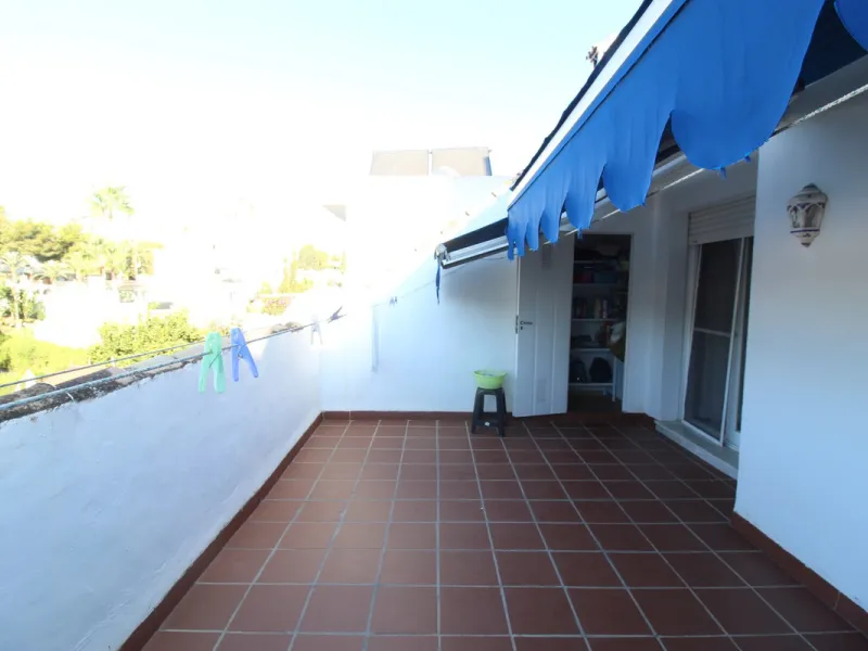 Excellent Townhouse in consolidated residential area and with a perfect location for quick access to Estepona or San Pedro De Alcántara, near Schools and also with all commercial services very close.