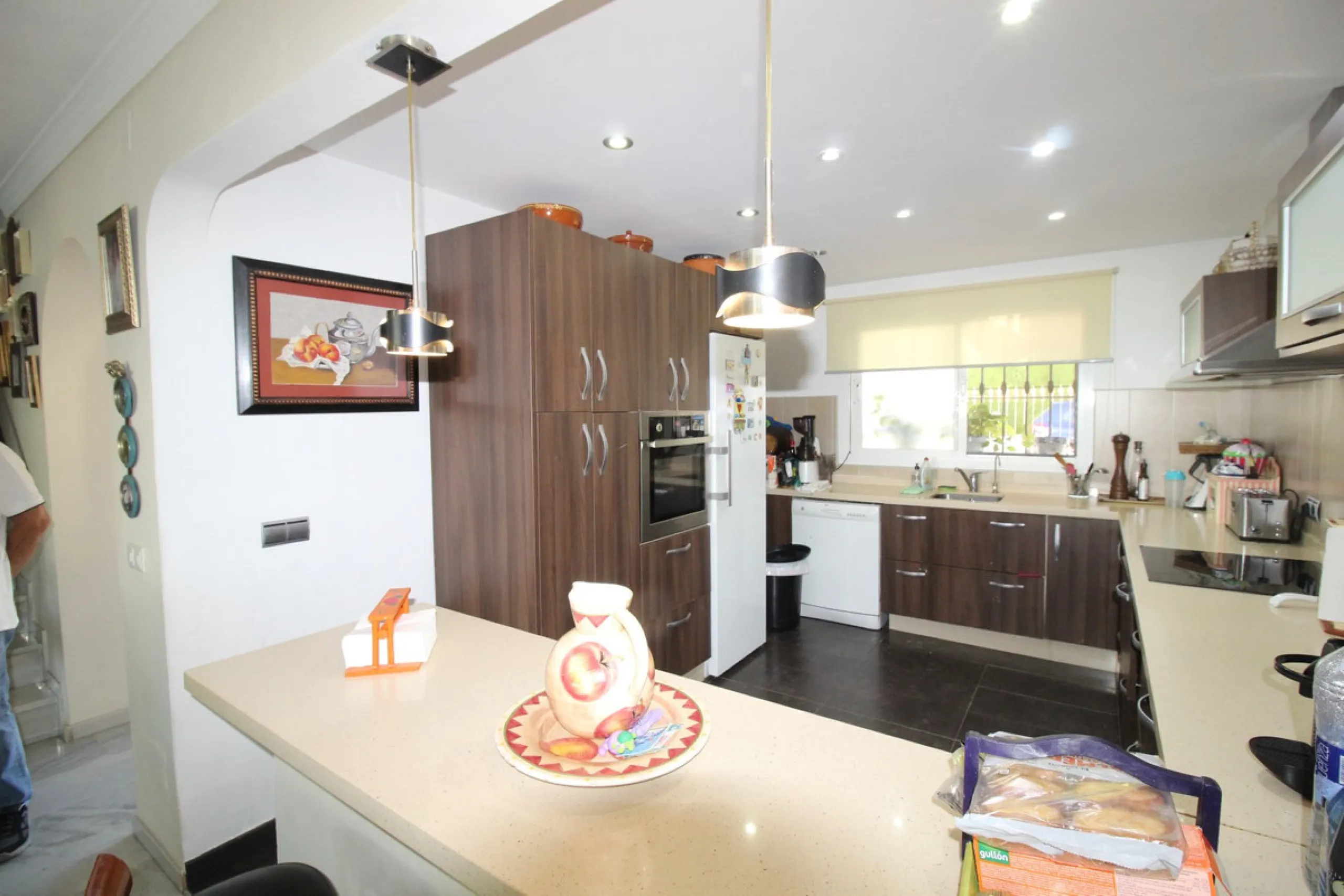 Excellent Townhouse in consolidated residential area and with a perfect location for quick access to Estepona or San Pedro De Alcántara, near Schools and also with all commercial services very close.