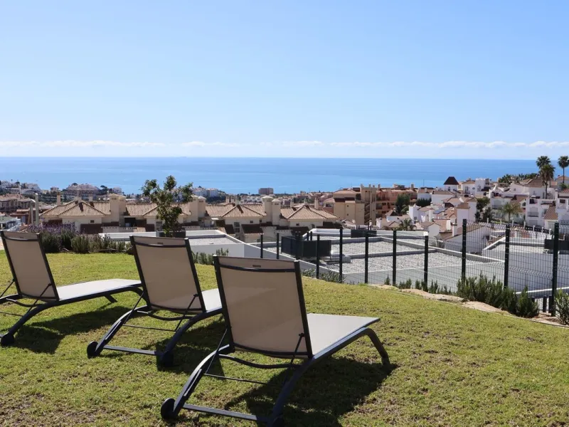 This brand new 3-bedroom, 3-bathroom semi-detached home is located within the contemporary Alya development in Riviera del Sol, Mijas, offering beautiful views of the Mediterranean and a lifestyle designed around comfort and outdoor living on the Costa de