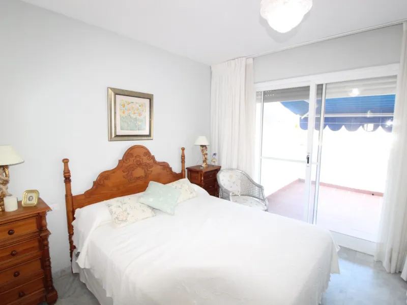 Excellent Townhouse in consolidated residential area and with a perfect location for quick access to Estepona or San Pedro De Alcántara, near Schools and also with all commercial services very close.