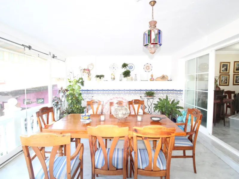 Excellent Townhouse in consolidated residential area and with a perfect location for quick access to Estepona or San Pedro De Alcántara, near Schools and also with all commercial services very close.