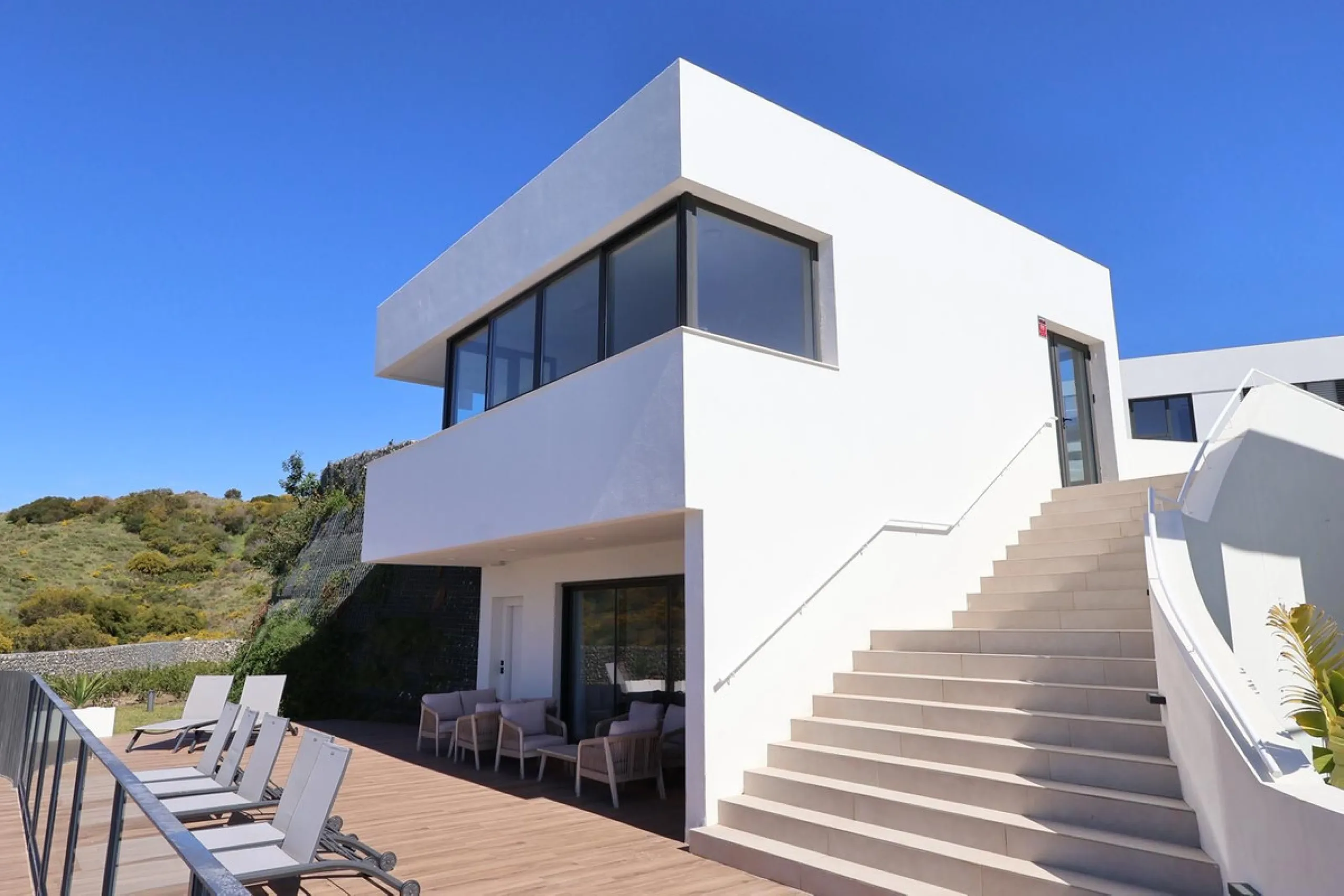 This brand new 3-bedroom, 3-bathroom semi-detached home is located within the contemporary Alya development in Riviera del Sol, Mijas, offering beautiful views of the Mediterranean and a lifestyle designed around comfort and outdoor living on the Costa de