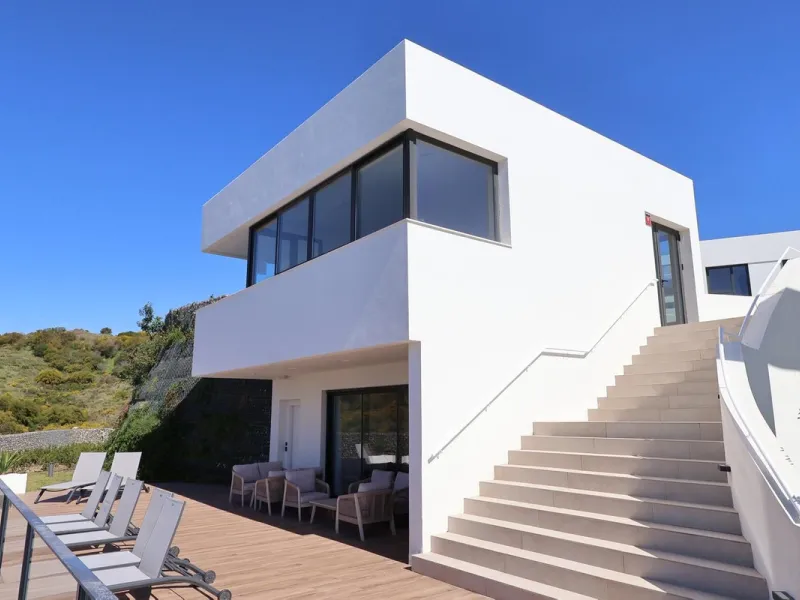 This brand new 3-bedroom, 3-bathroom semi-detached home is located within the contemporary Alya development in Riviera del Sol, Mijas, offering beautiful views of the Mediterranean and a lifestyle designed around comfort and outdoor living on the Costa de
