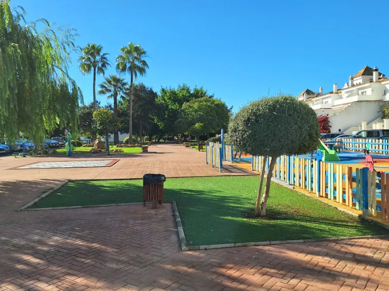 Middle Floor Apartment, La Duquesa, Costa del Sol.