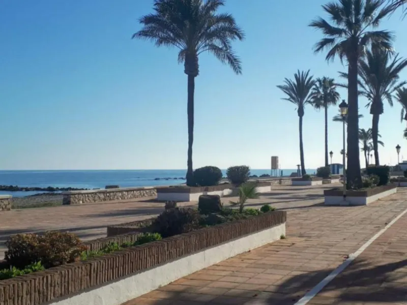 Middle Floor Apartment, La Duquesa, Costa del Sol.