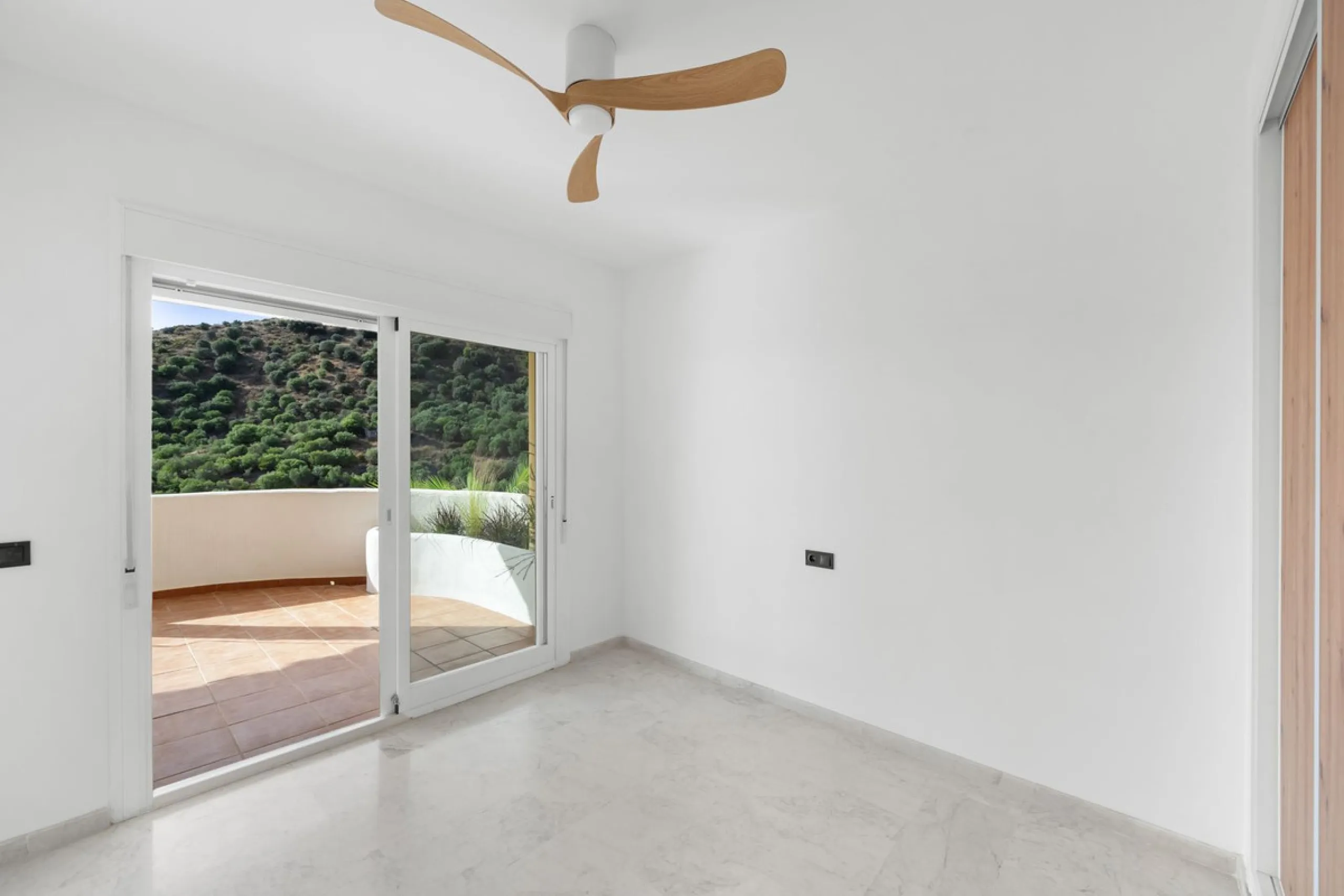 Fully renovated apartment with sea and mountain views in Calahonda.