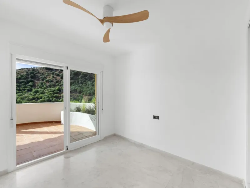 Fully renovated apartment with sea and mountain views in Calahonda.