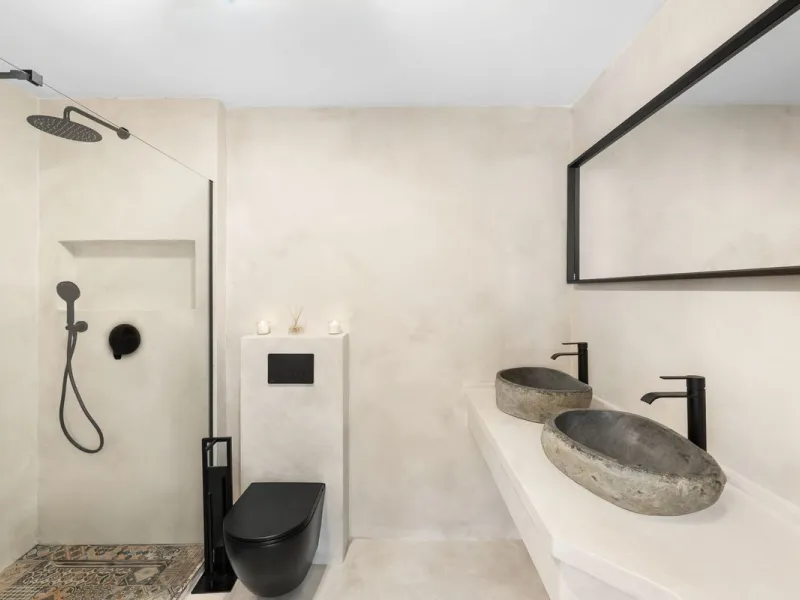 Fully renovated apartment with sea and mountain views in Calahonda.