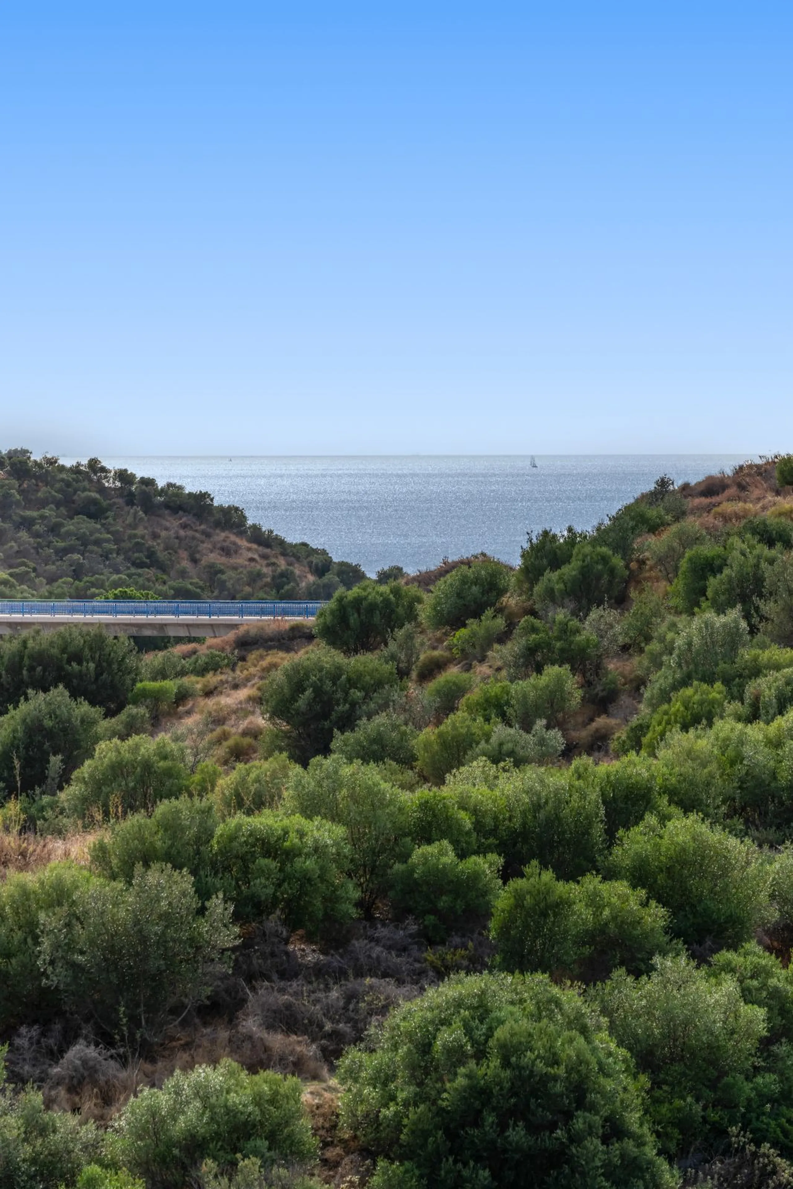 Fully renovated apartment with sea and mountain views in Calahonda.