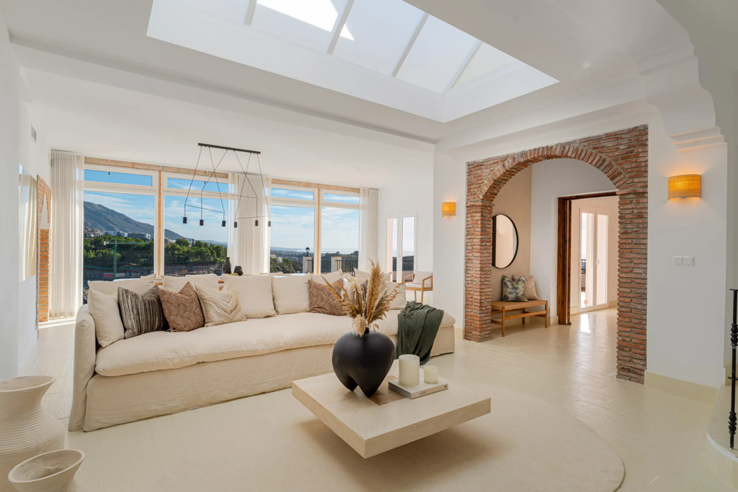 Villa in El Madroñal for sale, offering refined living within the exclusive gated community of El Madroñal 2 in Benahavís, Málaga. This six-bedroom villa with five ensuite bathrooms combines traditional Andalusian features with contemporary design. Built 