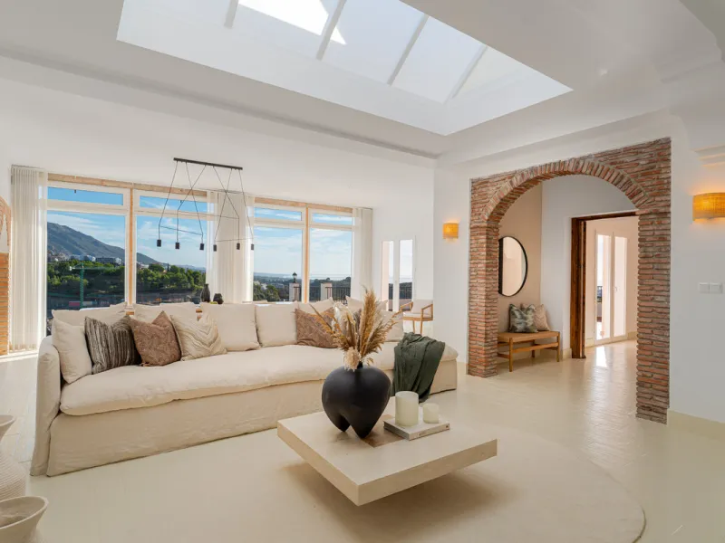 Villa in El Madroñal for sale, offering refined living within the exclusive gated community of El Madroñal 2 in Benahavís, Málaga. This six-bedroom villa with five ensuite bathrooms combines traditional Andalusian features with contemporary design. Built 