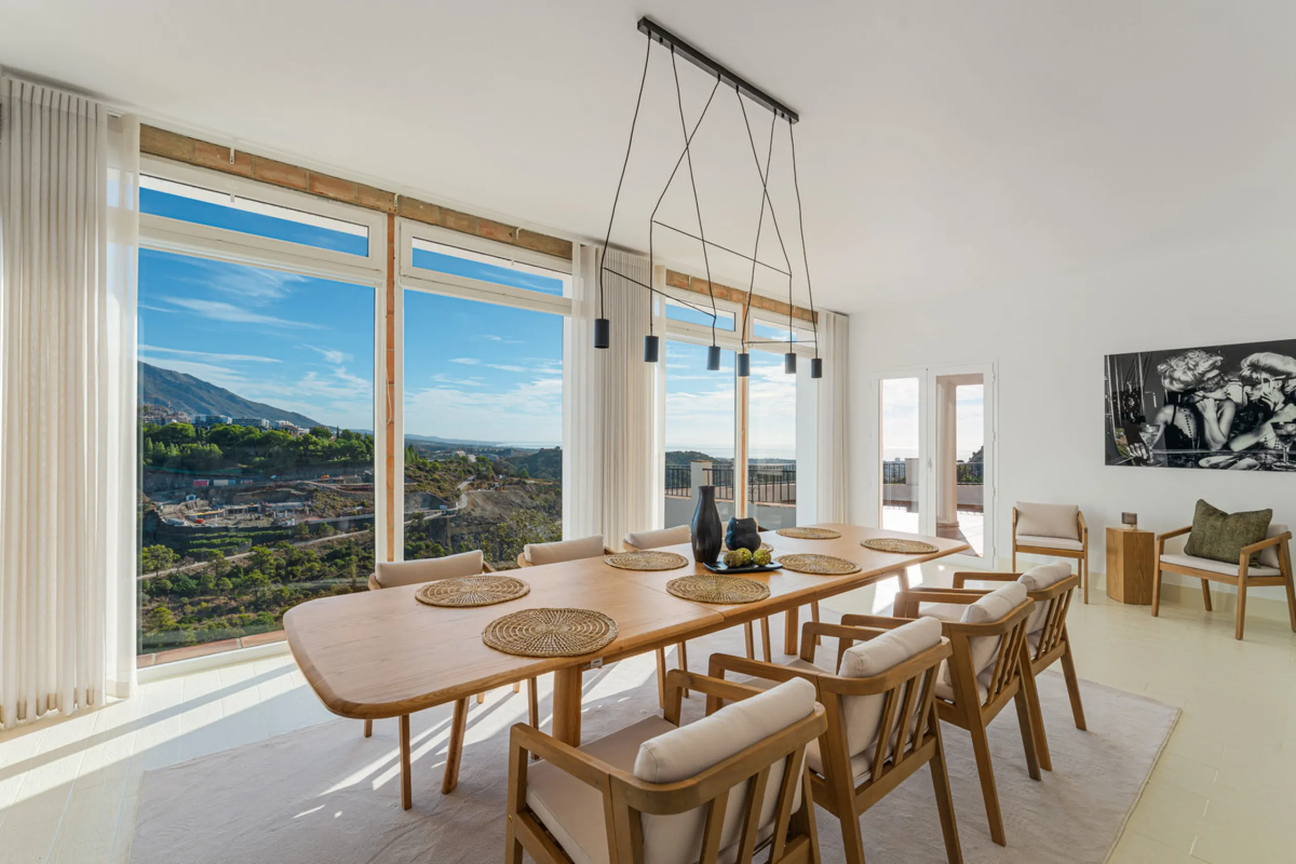 Villa in El Madroñal for sale, offering refined living within the exclusive gated community of El Madroñal 2 in Benahavís, Málaga. This six-bedroom villa with five ensuite bathrooms combines traditional Andalusian features with contemporary design. Built 