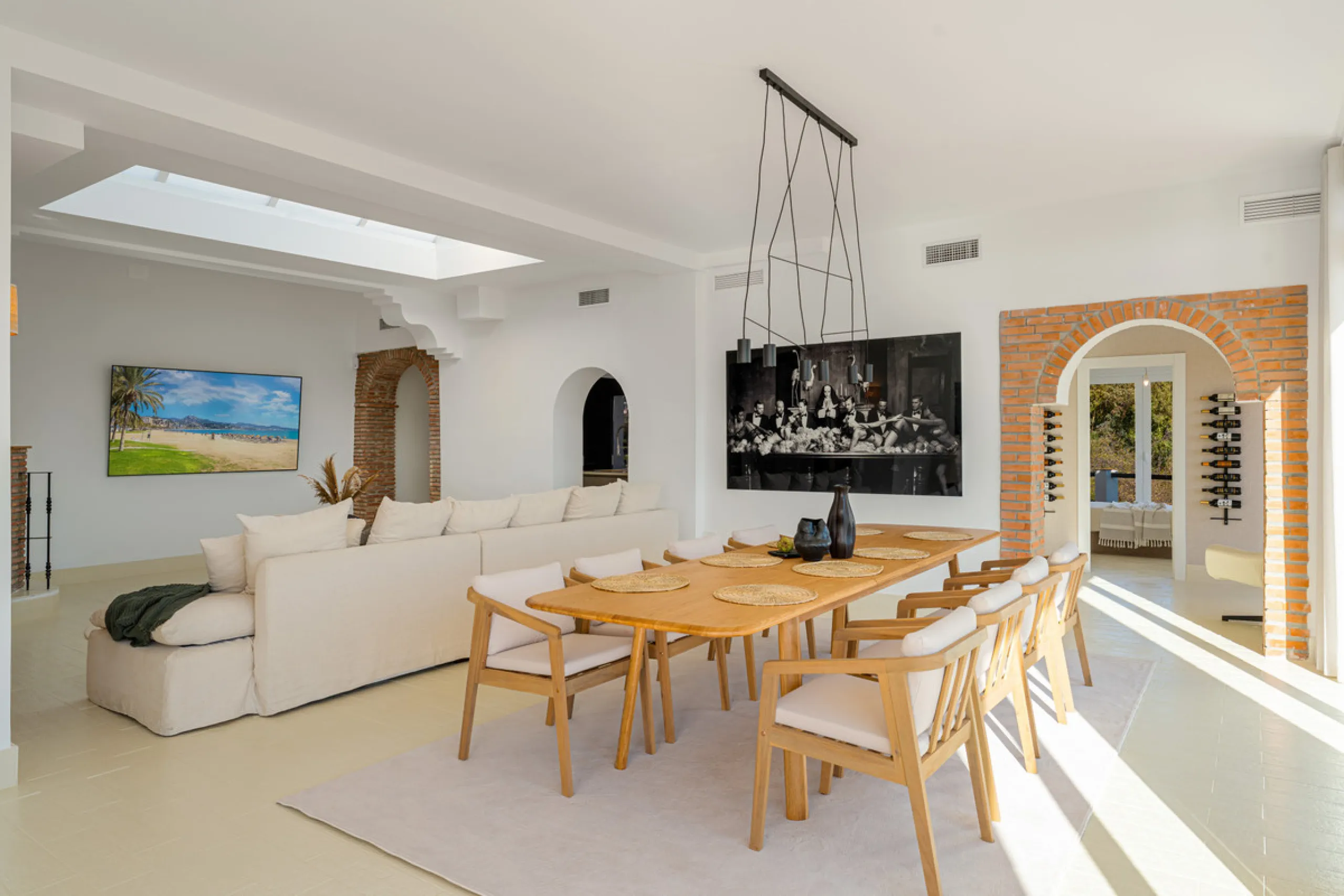 Villa in El Madroñal for sale, offering refined living within the exclusive gated community of El Madroñal 2 in Benahavís, Málaga. This six-bedroom villa with five ensuite bathrooms combines traditional Andalusian features with contemporary design. Built 
