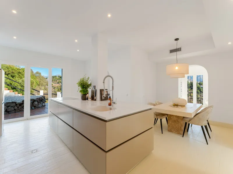 Villa in El Madroñal for sale, offering refined living within the exclusive gated community of El Madroñal 2 in Benahavís, Málaga. This six-bedroom villa with five ensuite bathrooms combines traditional Andalusian features with contemporary design. Built 