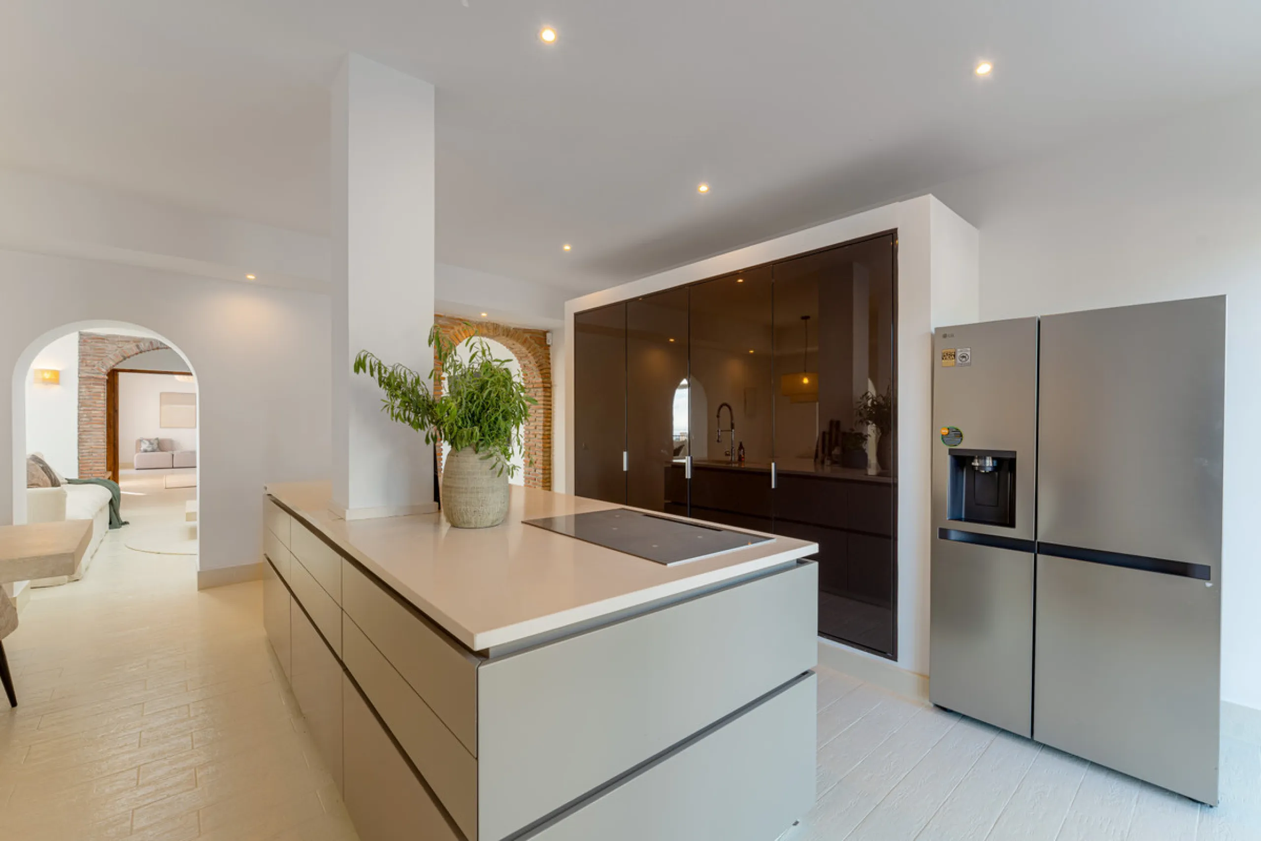 Villa in El Madroñal for sale, offering refined living within the exclusive gated community of El Madroñal 2 in Benahavís, Málaga. This six-bedroom villa with five ensuite bathrooms combines traditional Andalusian features with contemporary design. Built 
