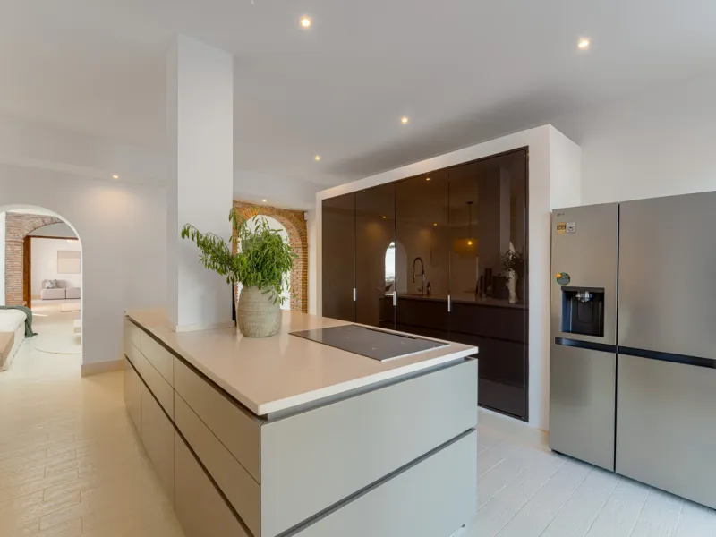 Villa in El Madroñal for sale, offering refined living within the exclusive gated community of El Madroñal 2 in Benahavís, Málaga. This six-bedroom villa with five ensuite bathrooms combines traditional Andalusian features with contemporary design. Built 