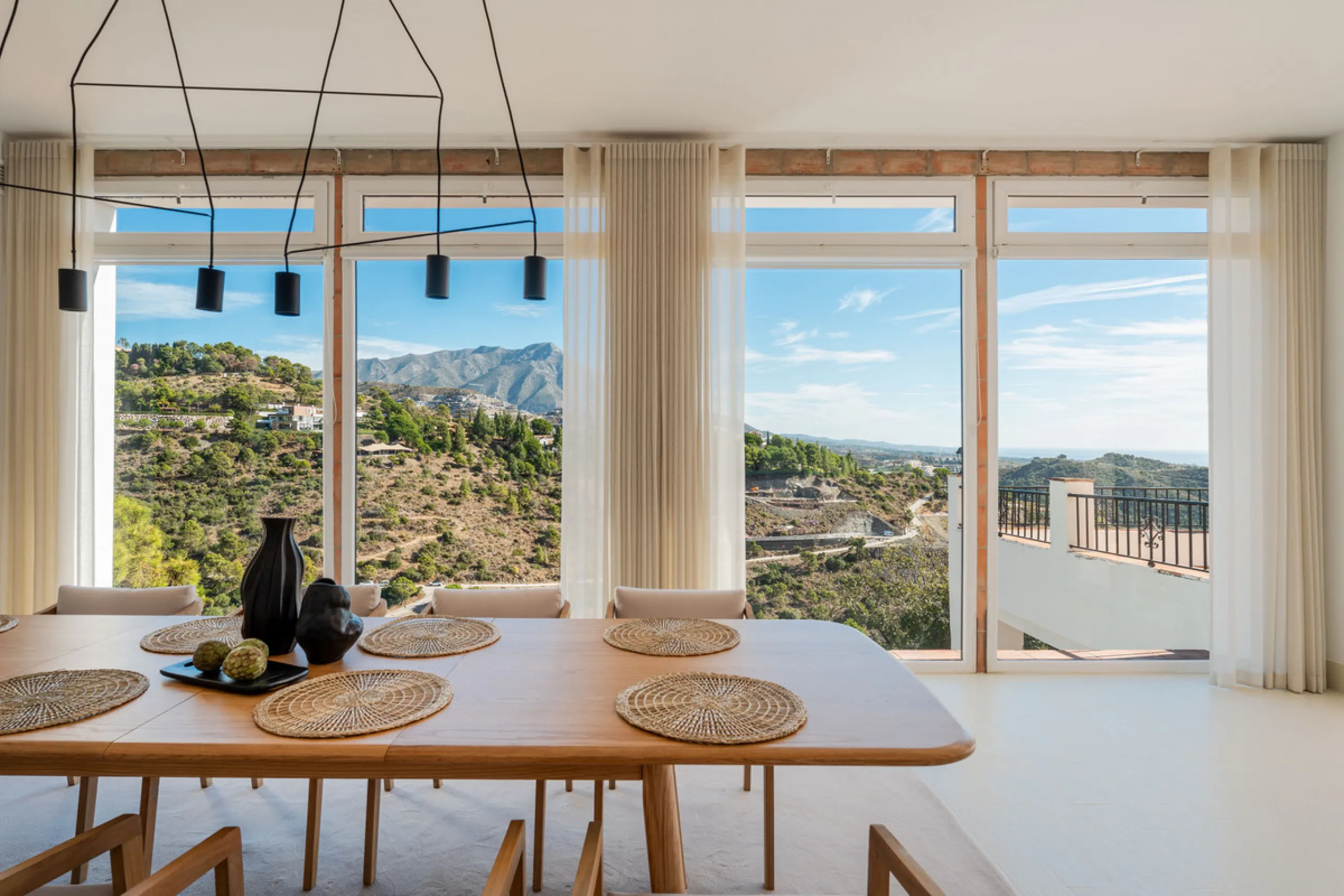 Villa in El Madroñal for sale, offering refined living within the exclusive gated community of El Madroñal 2 in Benahavís, Málaga. This six-bedroom villa with five ensuite bathrooms combines traditional Andalusian features with contemporary design. Built 