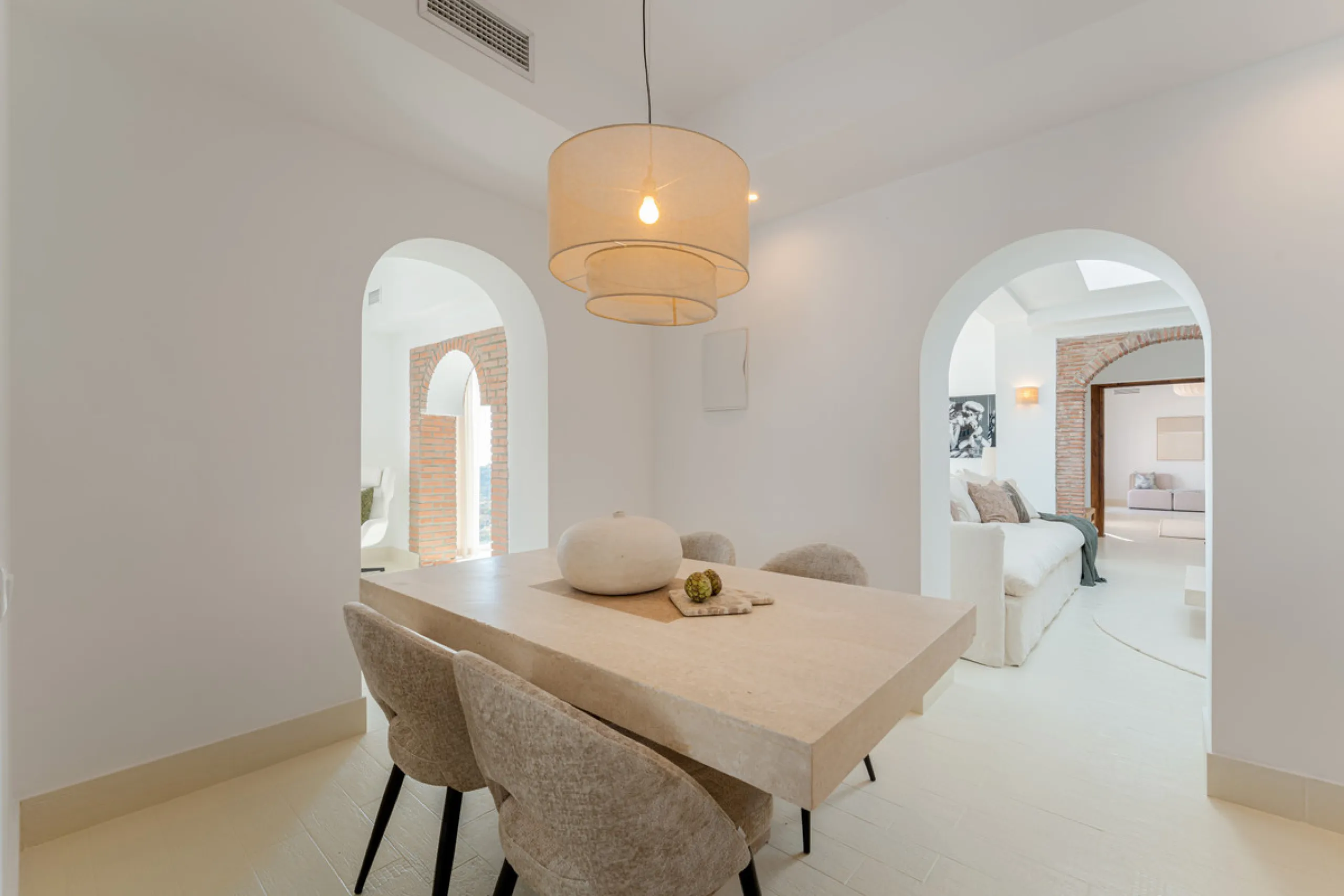 Villa in El Madroñal for sale, offering refined living within the exclusive gated community of El Madroñal 2 in Benahavís, Málaga. This six-bedroom villa with five ensuite bathrooms combines traditional Andalusian features with contemporary design. Built 