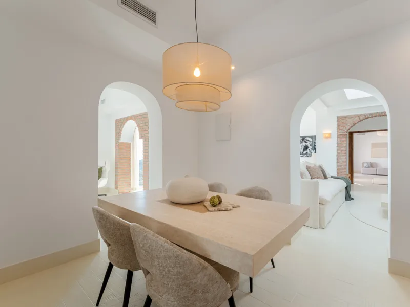 Villa in El Madroñal for sale, offering refined living within the exclusive gated community of El Madroñal 2 in Benahavís, Málaga. This six-bedroom villa with five ensuite bathrooms combines traditional Andalusian features with contemporary design. Built 