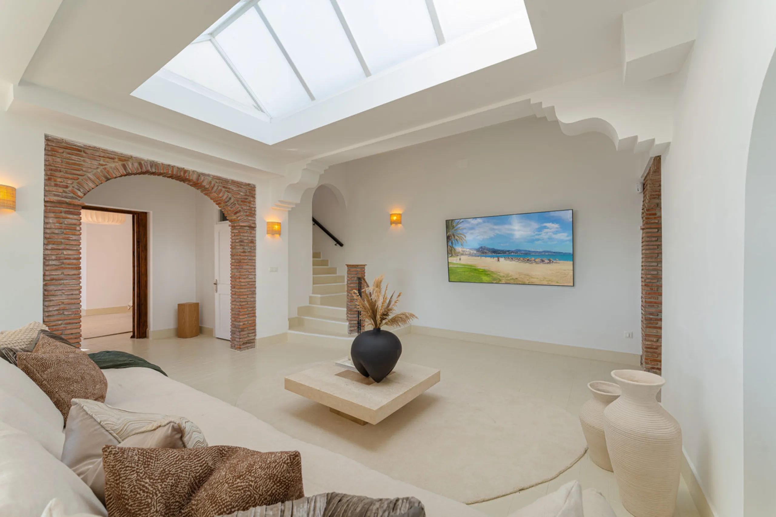 Villa in El Madroñal for sale, offering refined living within the exclusive gated community of El Madroñal 2 in Benahavís, Málaga. This six-bedroom villa with five ensuite bathrooms combines traditional Andalusian features with contemporary design. Built 