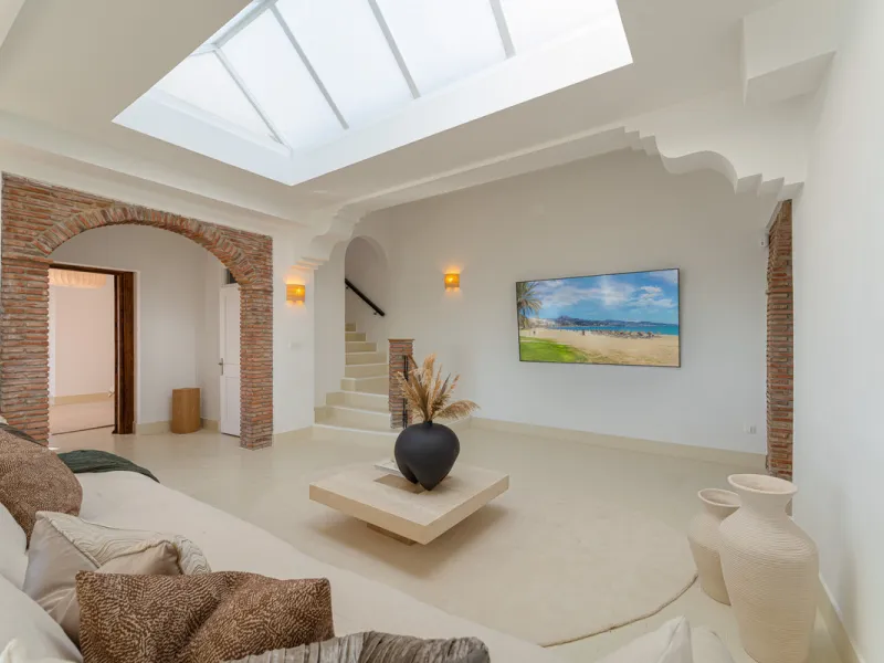 Villa in El Madroñal for sale, offering refined living within the exclusive gated community of El Madroñal 2 in Benahavís, Málaga. This six-bedroom villa with five ensuite bathrooms combines traditional Andalusian features with contemporary design. Built 