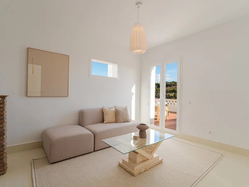 Villa in El Madroñal for sale, offering refined living within the exclusive gated community of El Madroñal 2 in Benahavís, Málaga. This six-bedroom villa with five ensuite bathrooms combines traditional Andalusian features with contemporary design. Built 