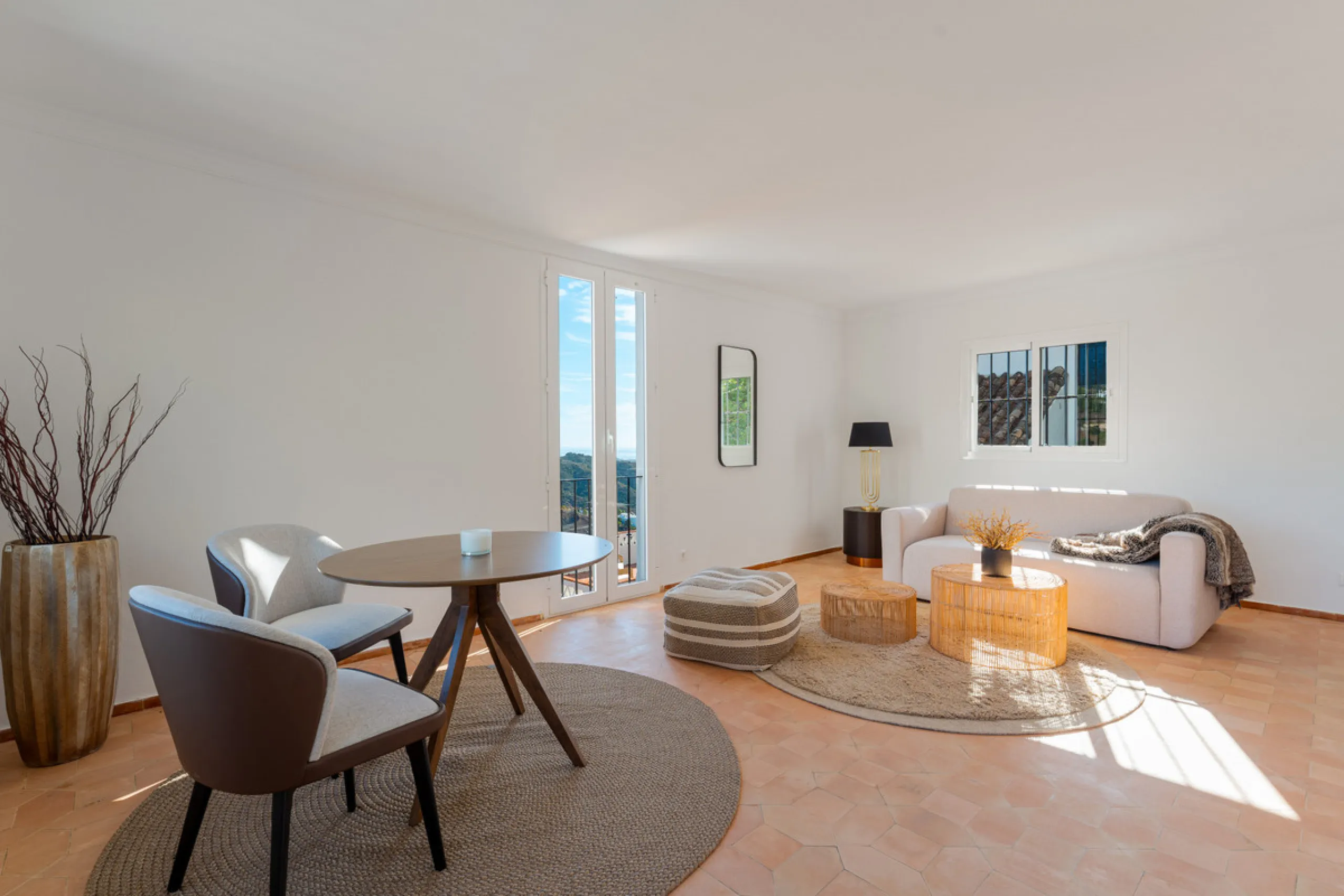 Villa in El Madroñal for sale, offering refined living within the exclusive gated community of El Madroñal 2 in Benahavís, Málaga. This six-bedroom villa with five ensuite bathrooms combines traditional Andalusian features with contemporary design. Built 