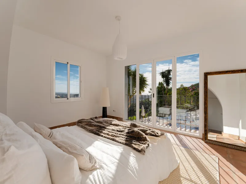 Villa in El Madroñal for sale, offering refined living within the exclusive gated community of El Madroñal 2 in Benahavís, Málaga. This six-bedroom villa with five ensuite bathrooms combines traditional Andalusian features with contemporary design. Built 