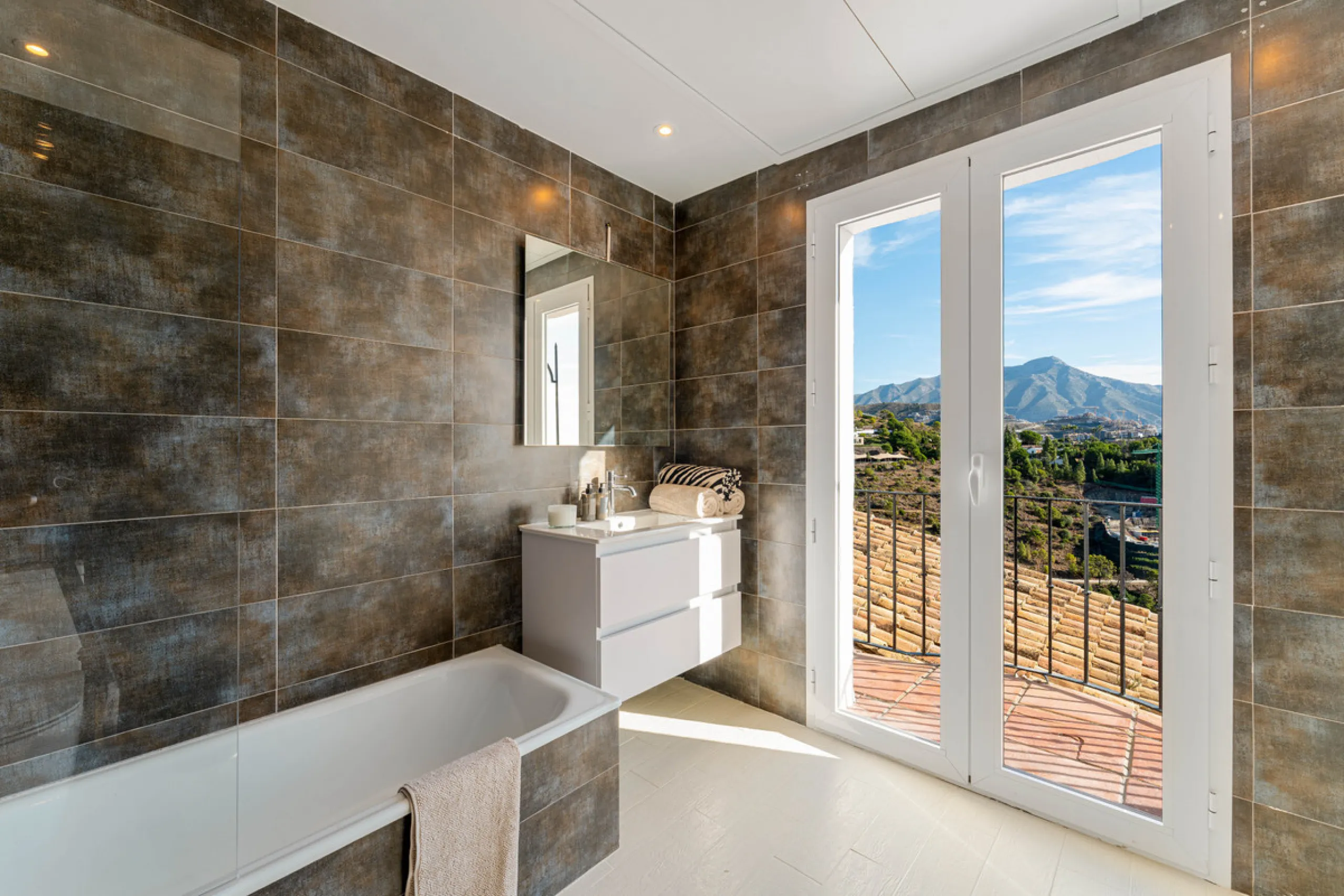 Villa in El Madroñal for sale, offering refined living within the exclusive gated community of El Madroñal 2 in Benahavís, Málaga. This six-bedroom villa with five ensuite bathrooms combines traditional Andalusian features with contemporary design. Built 