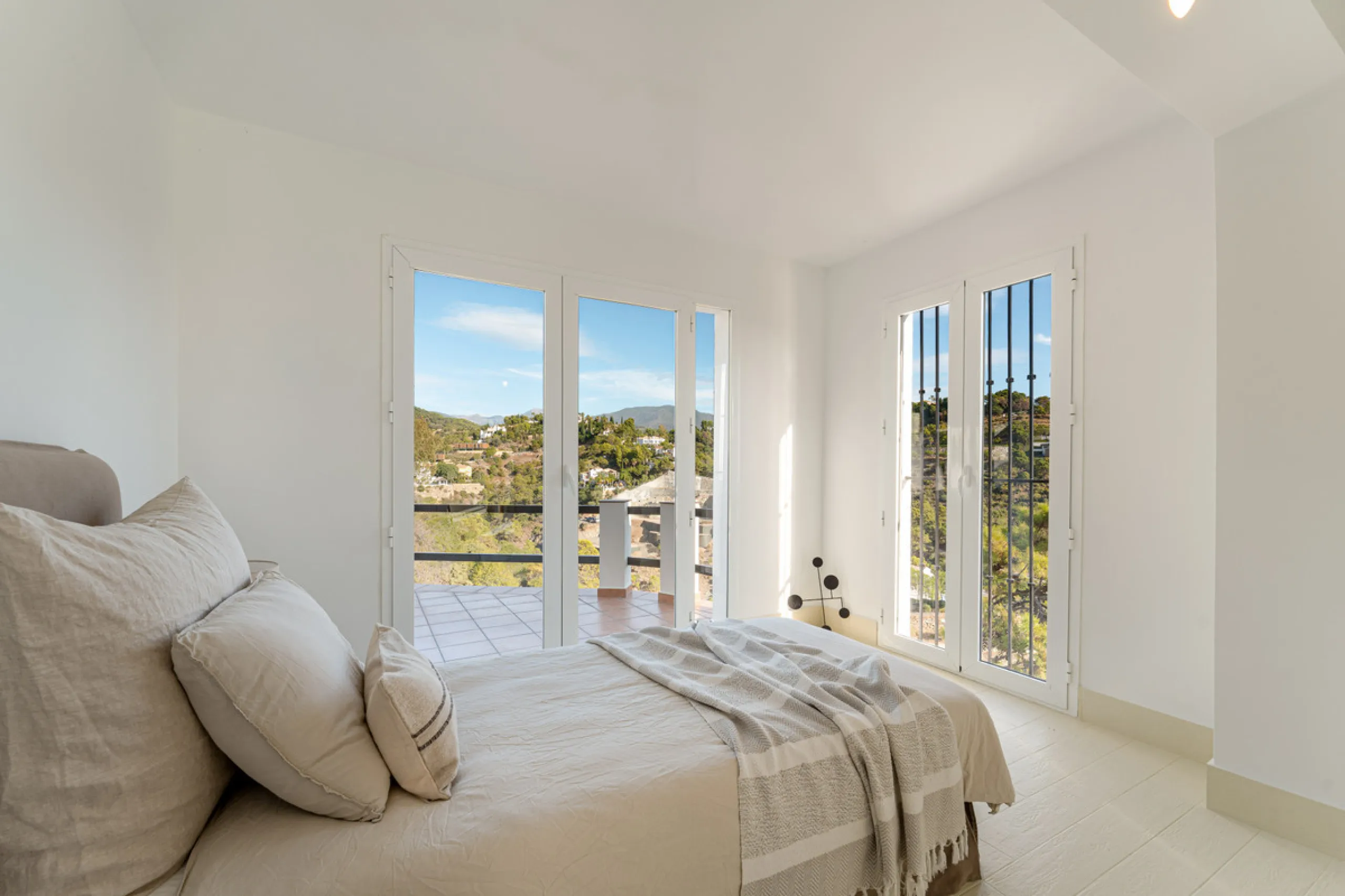 Villa in El Madroñal for sale, offering refined living within the exclusive gated community of El Madroñal 2 in Benahavís, Málaga. This six-bedroom villa with five ensuite bathrooms combines traditional Andalusian features with contemporary design. Built 