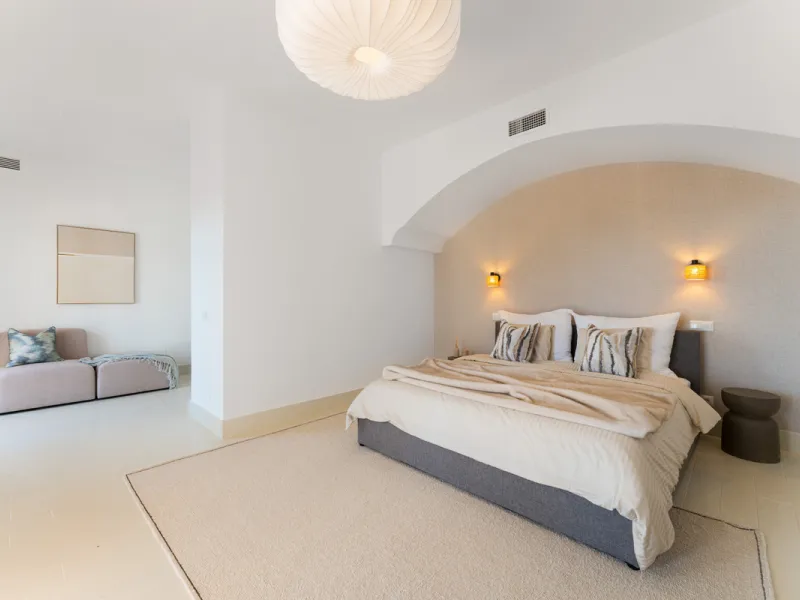 Villa in El Madroñal for sale, offering refined living within the exclusive gated community of El Madroñal 2 in Benahavís, Málaga. This six-bedroom villa with five ensuite bathrooms combines traditional Andalusian features with contemporary design. Built 