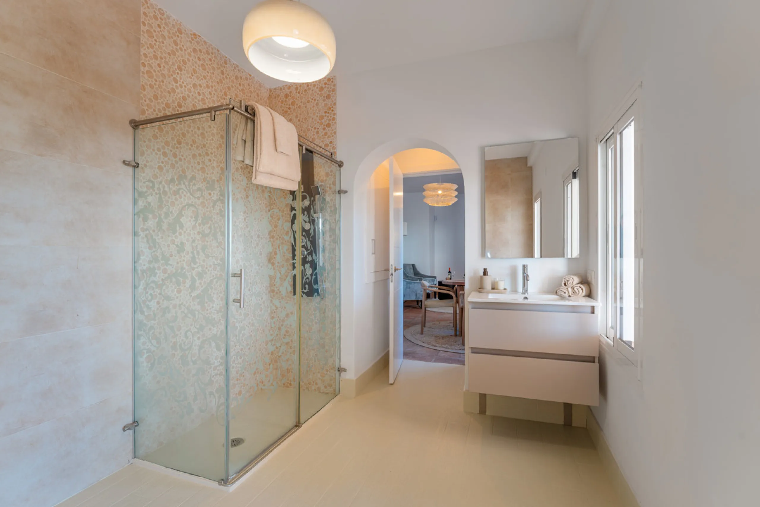 Villa in El Madroñal for sale, offering refined living within the exclusive gated community of El Madroñal 2 in Benahavís, Málaga. This six-bedroom villa with five ensuite bathrooms combines traditional Andalusian features with contemporary design. Built 