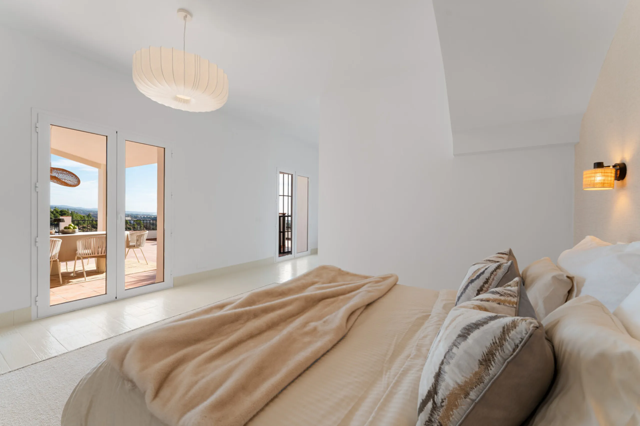 Villa in El Madroñal for sale, offering refined living within the exclusive gated community of El Madroñal 2 in Benahavís, Málaga. This six-bedroom villa with five ensuite bathrooms combines traditional Andalusian features with contemporary design. Built 