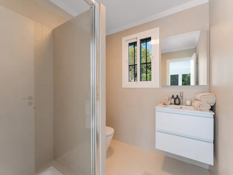 Villa in El Madroñal for sale, offering refined living within the exclusive gated community of El Madroñal 2 in Benahavís, Málaga. This six-bedroom villa with five ensuite bathrooms combines traditional Andalusian features with contemporary design. Built 
