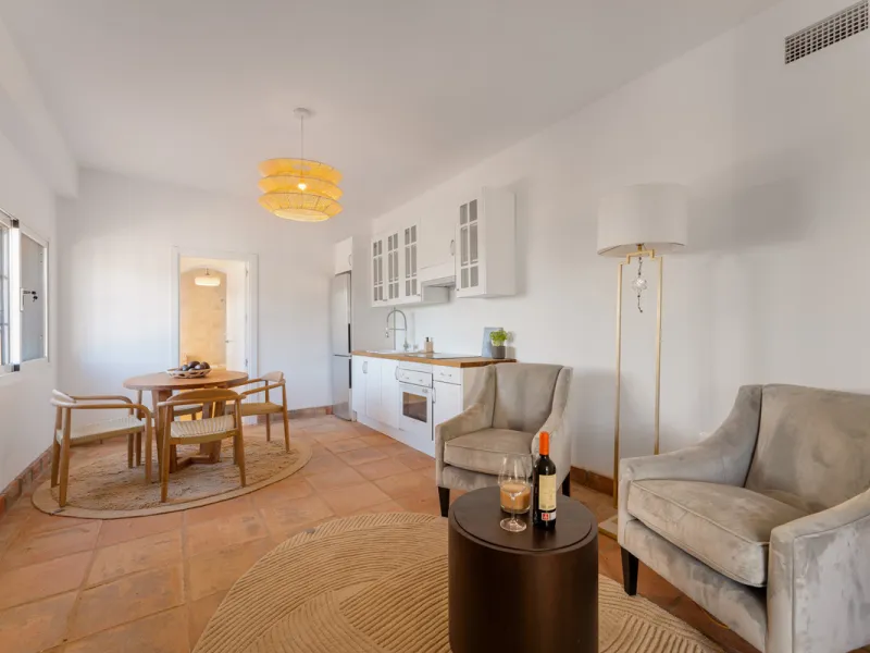 Villa in El Madroñal for sale, offering refined living within the exclusive gated community of El Madroñal 2 in Benahavís, Málaga. This six-bedroom villa with five ensuite bathrooms combines traditional Andalusian features with contemporary design. Built 