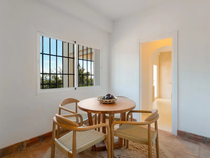 Villa in El Madroñal for sale, offering refined living within the exclusive gated community of El Madroñal 2 in Benahavís, Málaga. This six-bedroom villa with five ensuite bathrooms combines traditional Andalusian features with contemporary design. Built 